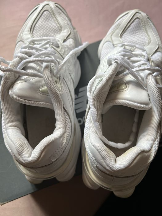 Sneakersy New Balance 9060 w wersji kolorystycznej "Triple White"