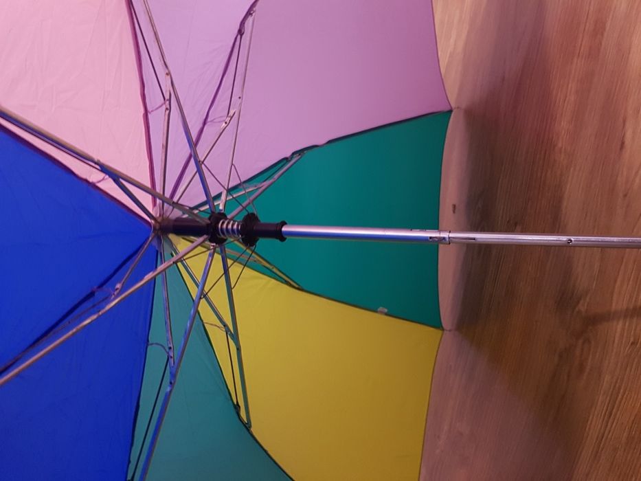 Kolorowa parasolka przeciwdeszczowa