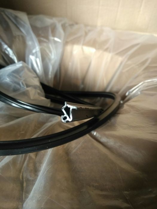 Уплотнитель для пластиковых окон дверей