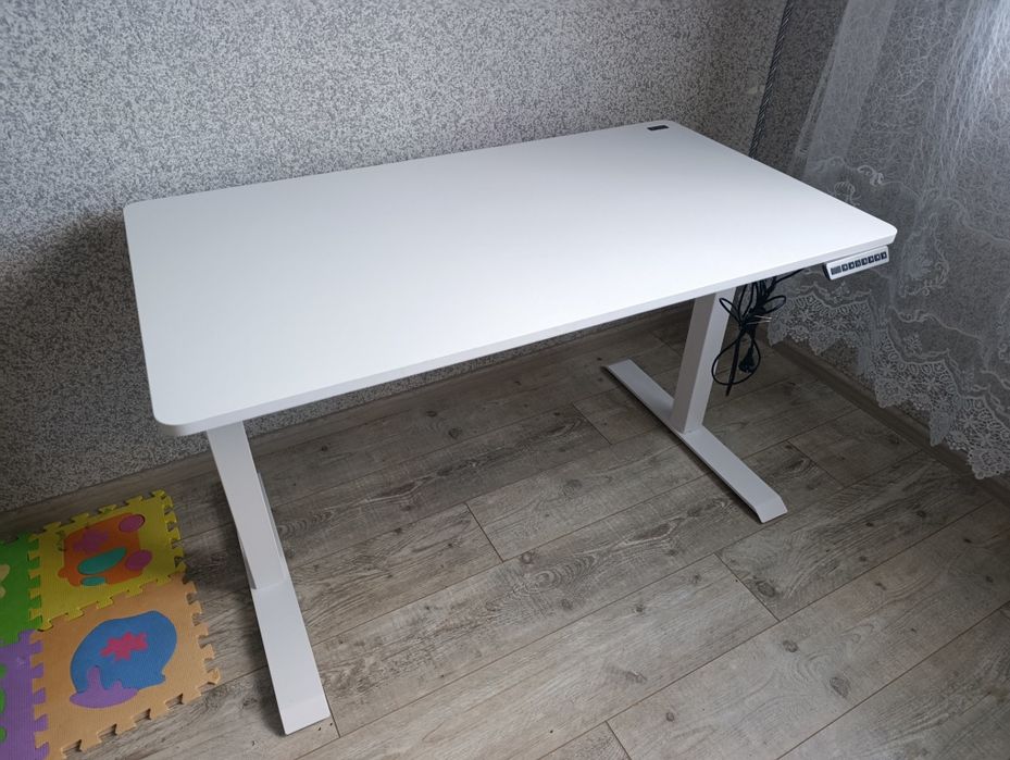 Стіл з регулюванням висоти e-table від Kulik System SNITE