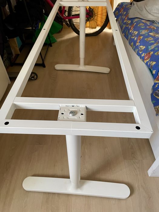 Secretaria IKEA Bekant 160x80, altura ajustavel