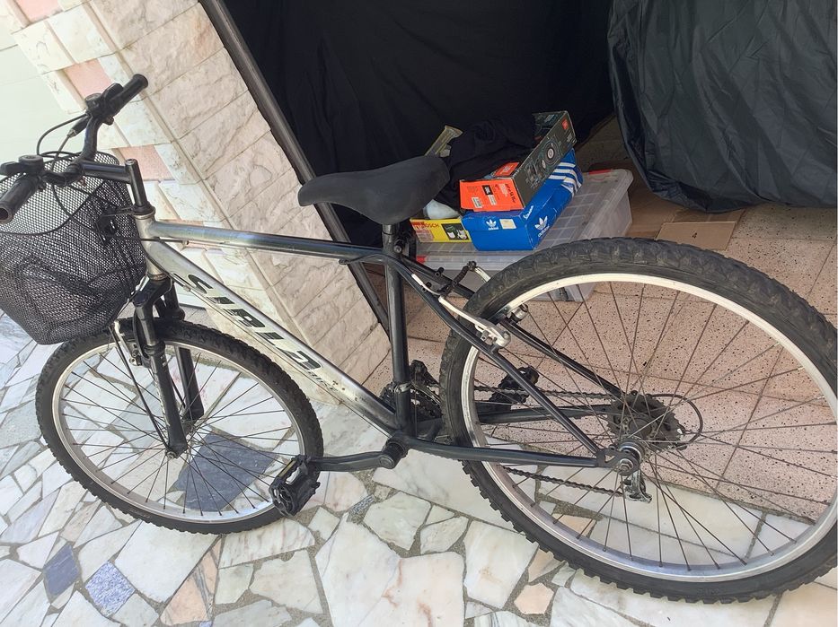 Bicicleta montanha roda 26/ 6 mudancas 50€