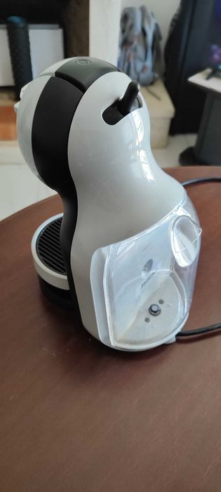Cafeteira Dolce gusto ( Nescafé)