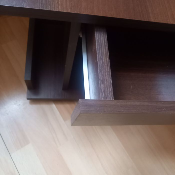 Stolik nocny lub do salonu.