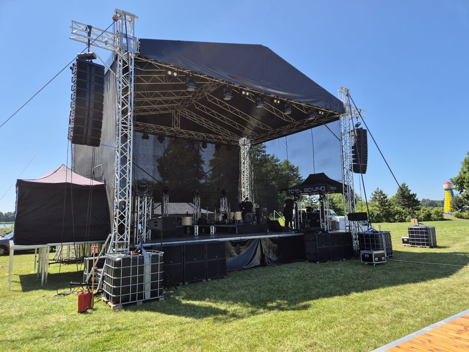 Scena 10x8  8x6 nagłośnienie oświetlenie agregaty prądotwórcze