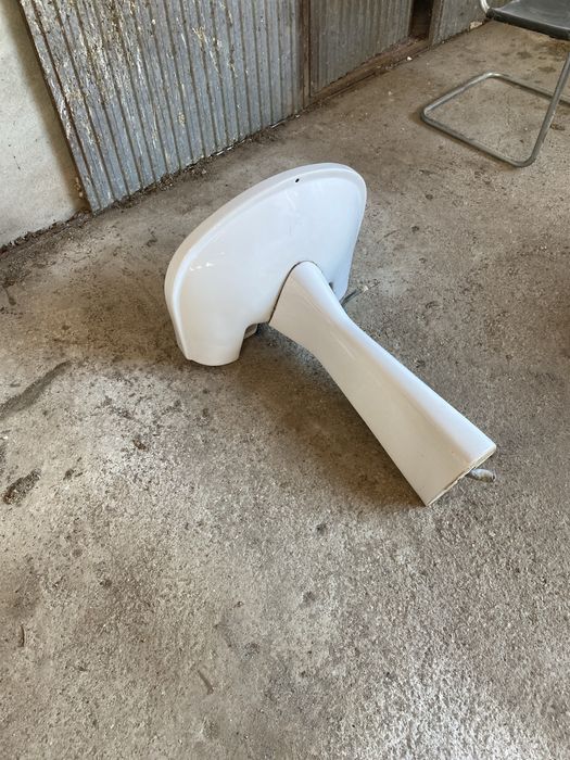 Lavatorio branco em bom estado