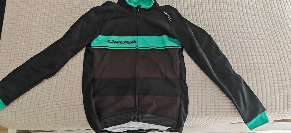 Material variado de bicicleta, marca ORBEA