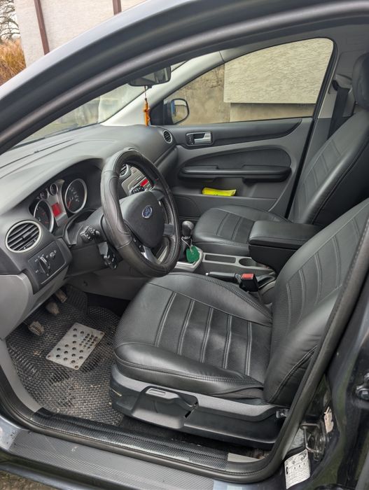 Форд фокус 2 2009 року.