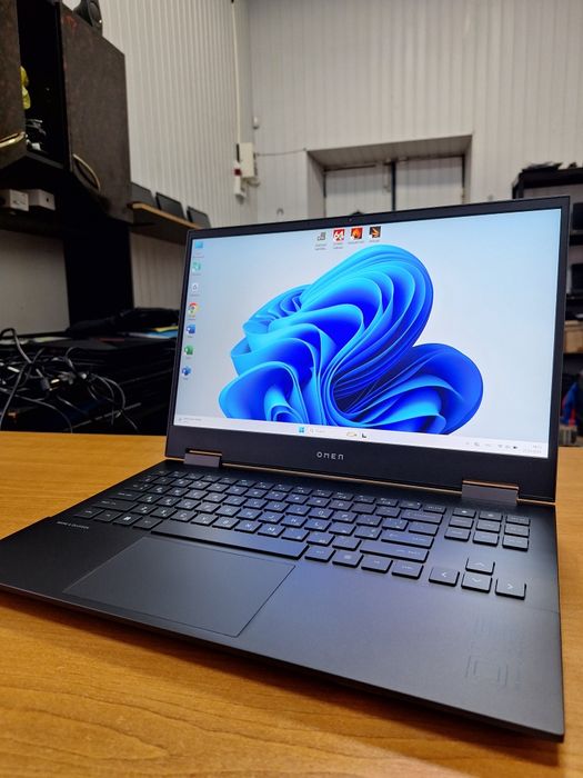 HP OMEN 15-ek1097nr OctalCore Intel Core i7-10870H RTX 3060 6Gb 16/512