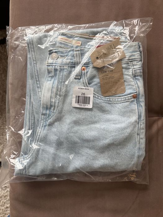 Жіночі джинси Levis розмір 26