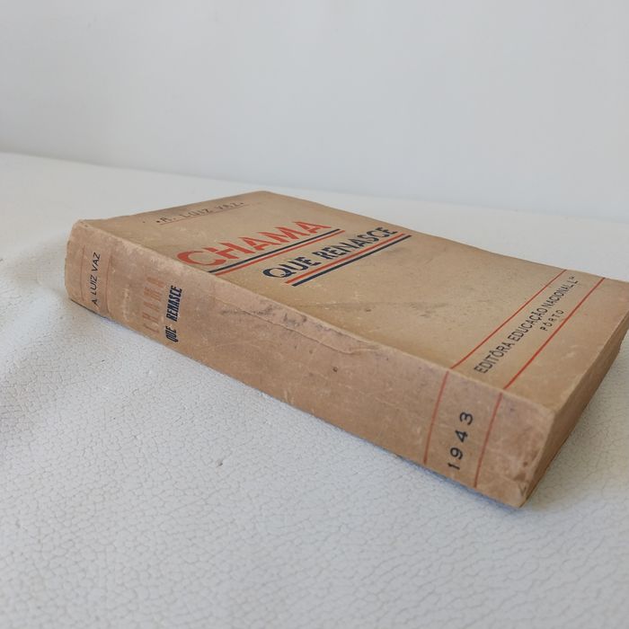 Livro Antigo "Chama que Renasce" – A. Luiz Vaz (Editora Educação Nacional)