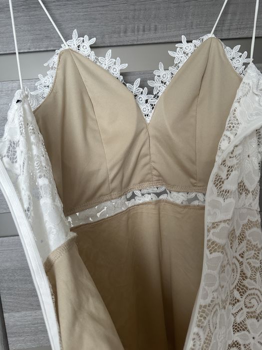 Біла кружевна сукня р.S