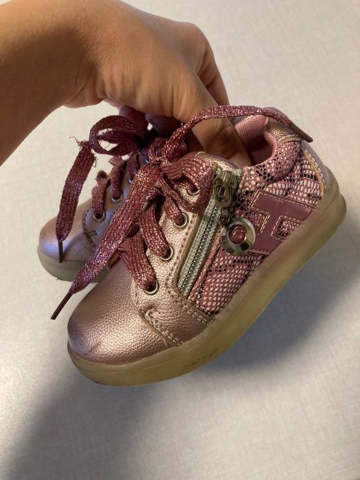 Кросівки для дівчинки 26 р 15,5 см устілка. Кроссовки