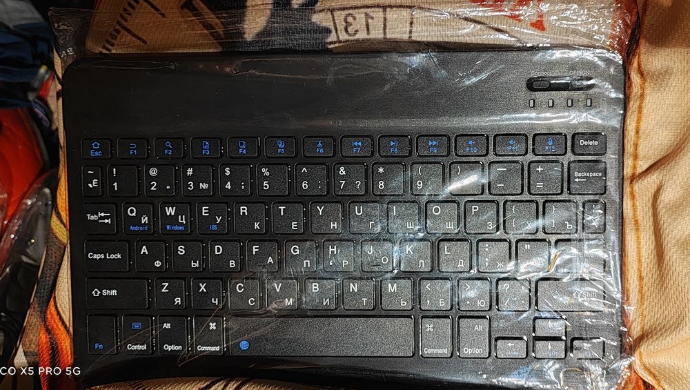 TECLADOS (2) mecânico em silicone e Bluetooth.