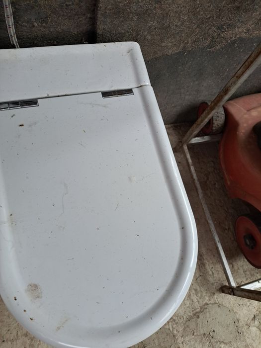 Унітази б/у в наявності.