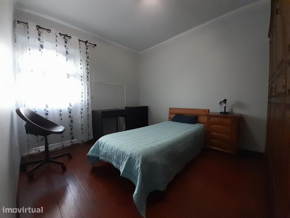 Quarto - localizado em Paranhos Porto