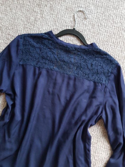 Reserved bluzka z koronką M długi rękaw jesienna granatowa dobry materiał wiskoza v-neck