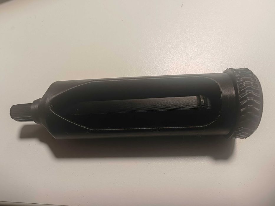Wyciskacz do pasty do zębów z mechanizmem zapadkowym
