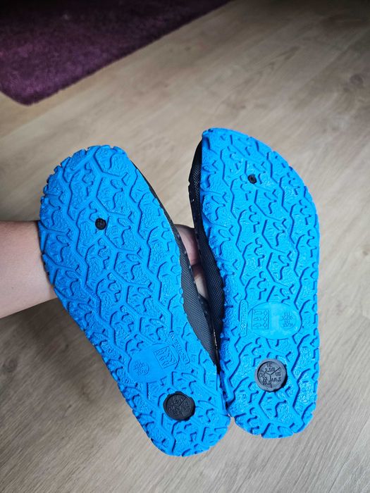 Sapatos de água novos