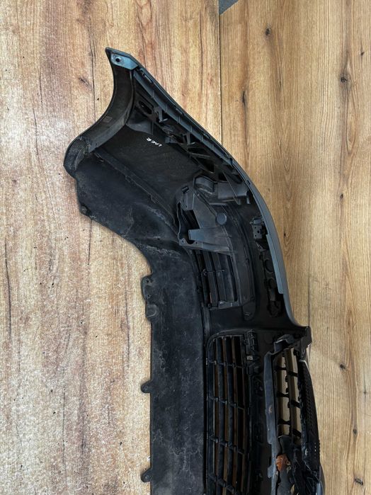 Zderzak przedni Volkswagen Golf 5 kombi kolor la6r