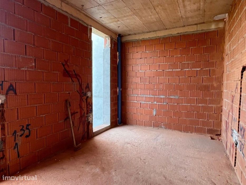 Moradia contemporânea T4 com piscina e vista mar, a 4 minutos da pr...