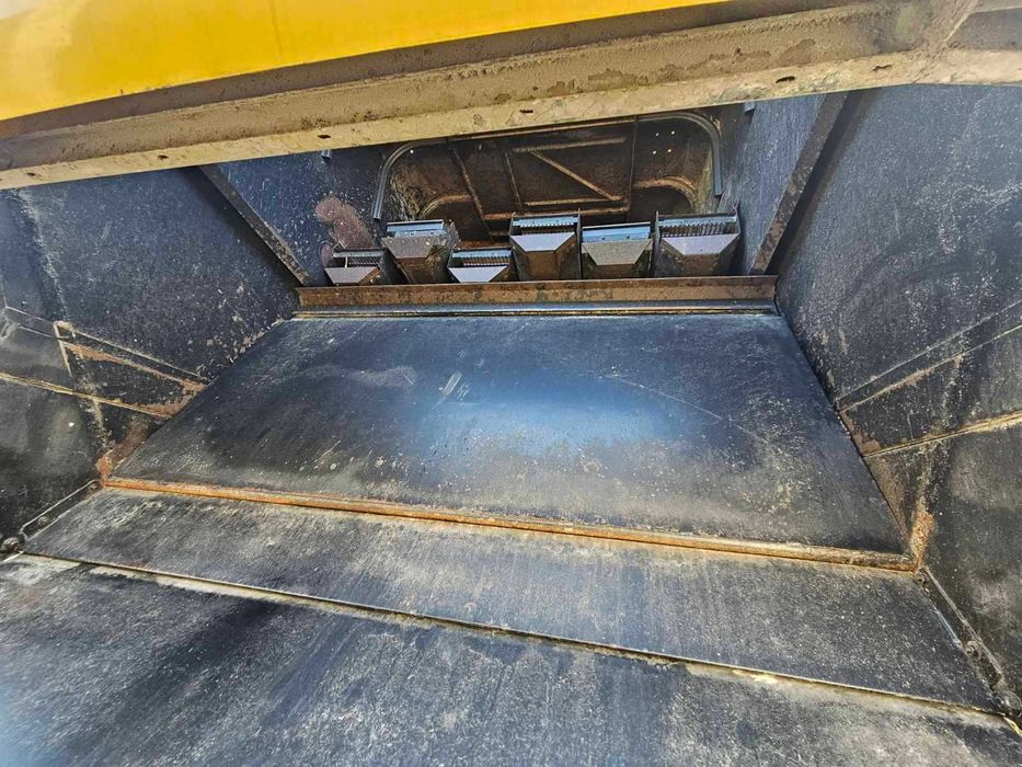 Комбайн зернозбиральний New Holland-CX8090