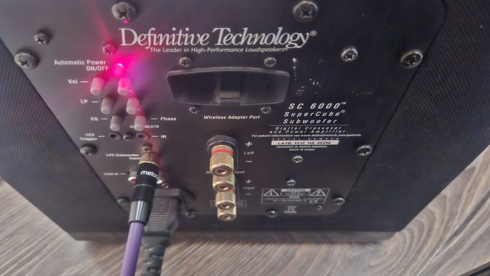 Subwoofer aktywny Definitive Technology SuperCube 1500W – Pełny komplet