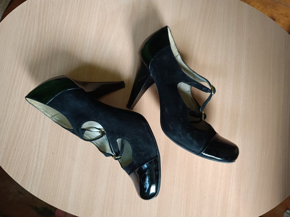 Półbuty na obcasie Clarks 39(24.5-25cm)