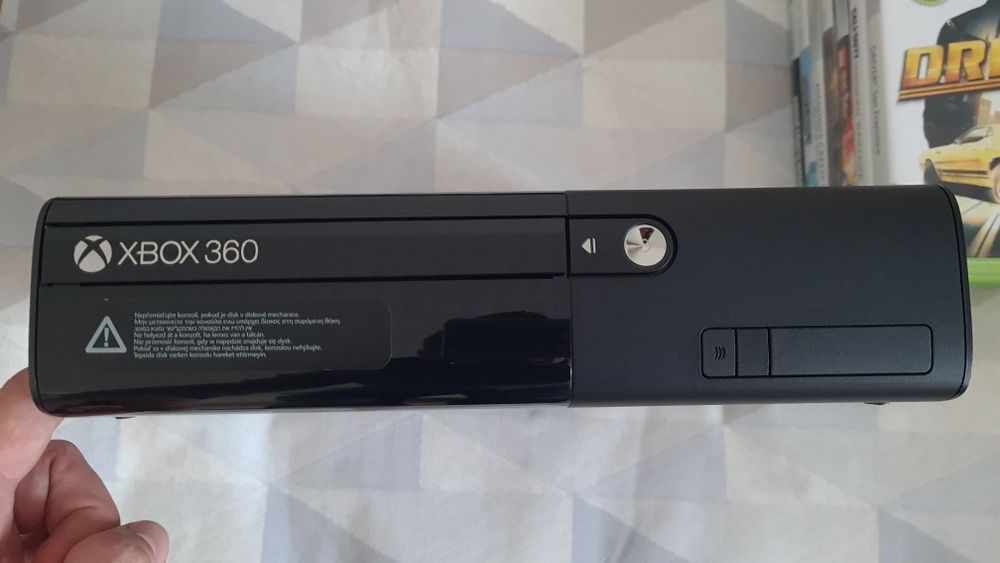 Xbox 360E 500GB zestaw gry 2 pady