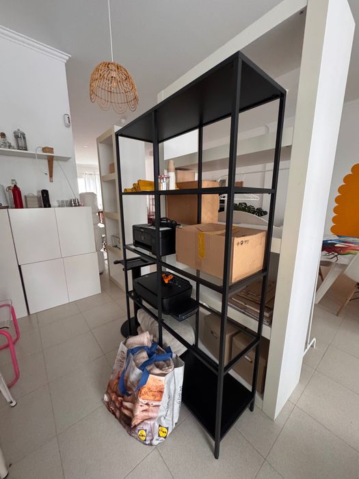 Estante VITTSJÖ Ikea  ferro preto e vidro