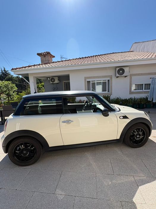 Carro Mini One semi novo