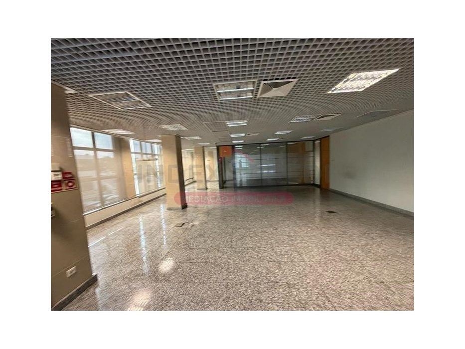 Ampla Loja com cave - Vila Nova de Poiares