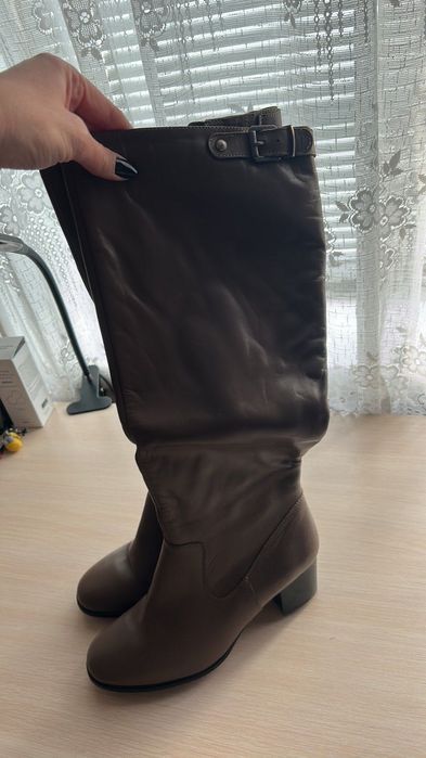 Нові шкіряні чоботи,39 р,єврозима