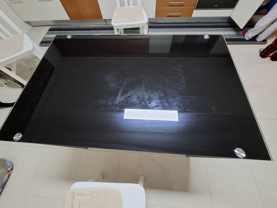 Mesa de cozinha com tampo em vidro preto temperado 110x70