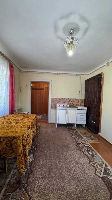Будинок, господарство в с. Кисилів (кіцманський район) площею 47 м2.