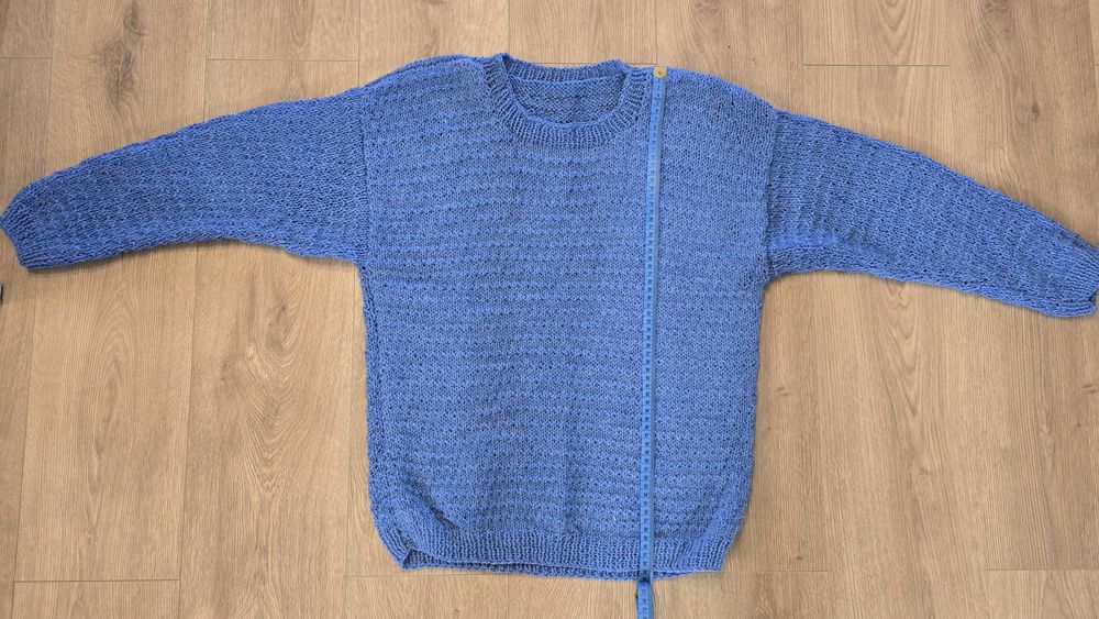 Sweter z włóczki ręcznie robiony