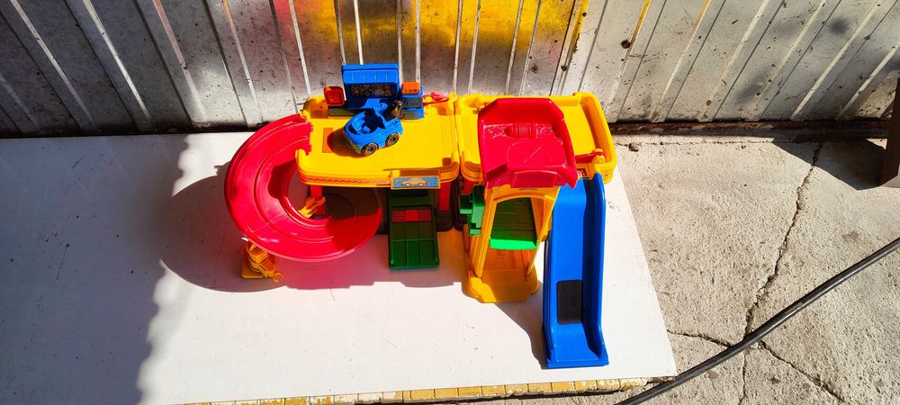 Garaż dwupoziomowy - wyprzedaż garażowa