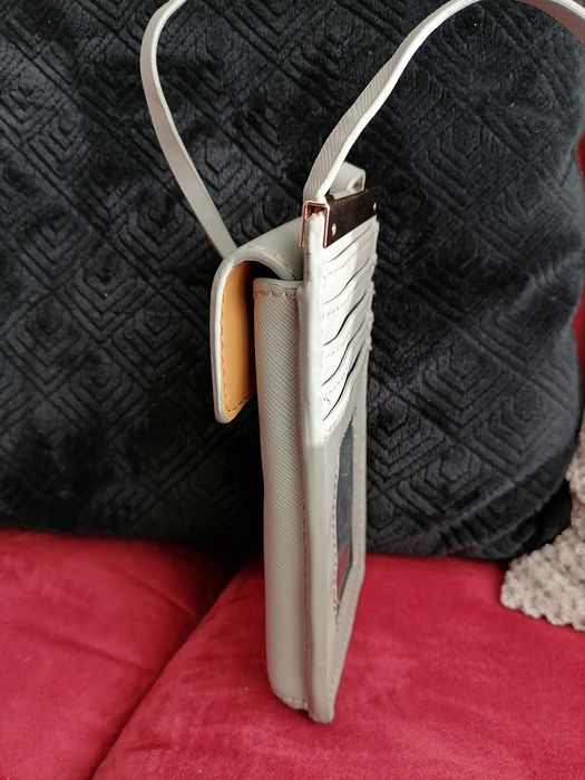 Porta tlm/ e Cartões Zara / e  Pochet