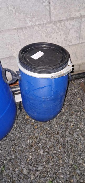 Bidoes com tampa e ar