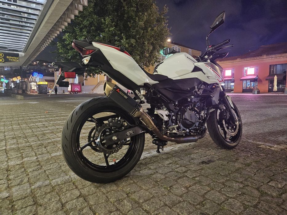 Kawaski Z400 com EXTRAS