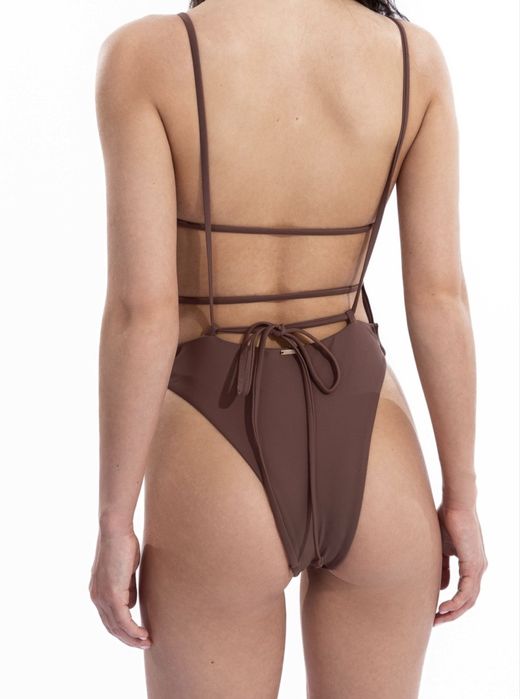 суцільний купальник