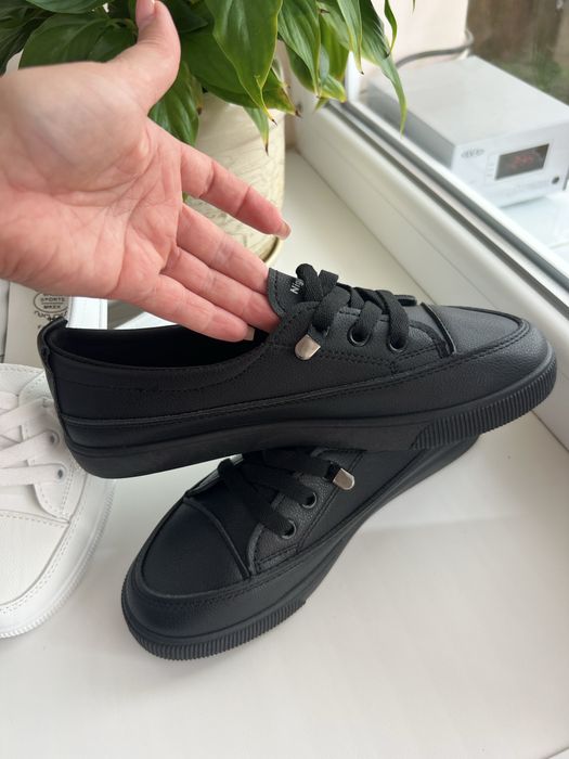 Жіночі макасіни на шнурівці