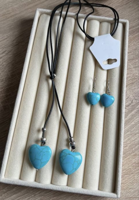 Nowy zestaw biżuterii: naszyjnik + kolczyki. Serce z turkusu
