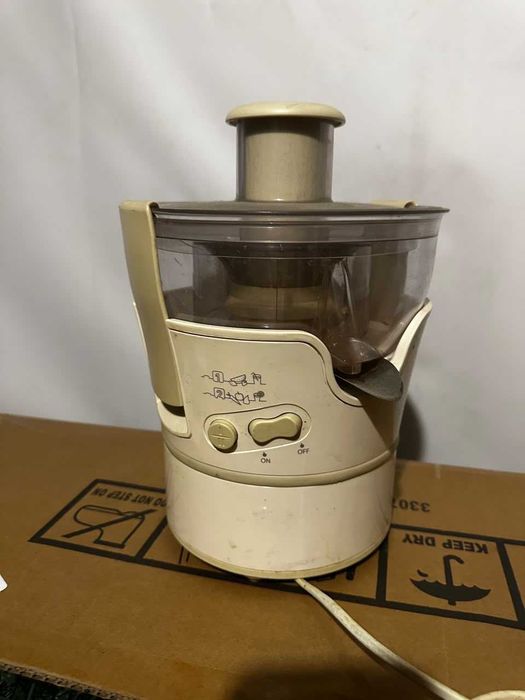 Соковижималка бренду Tefal, модель серії Elea