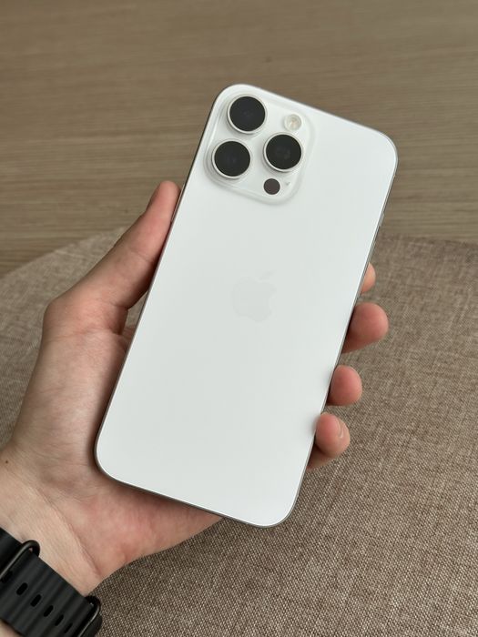 Продам IPhone 16 pro max білий