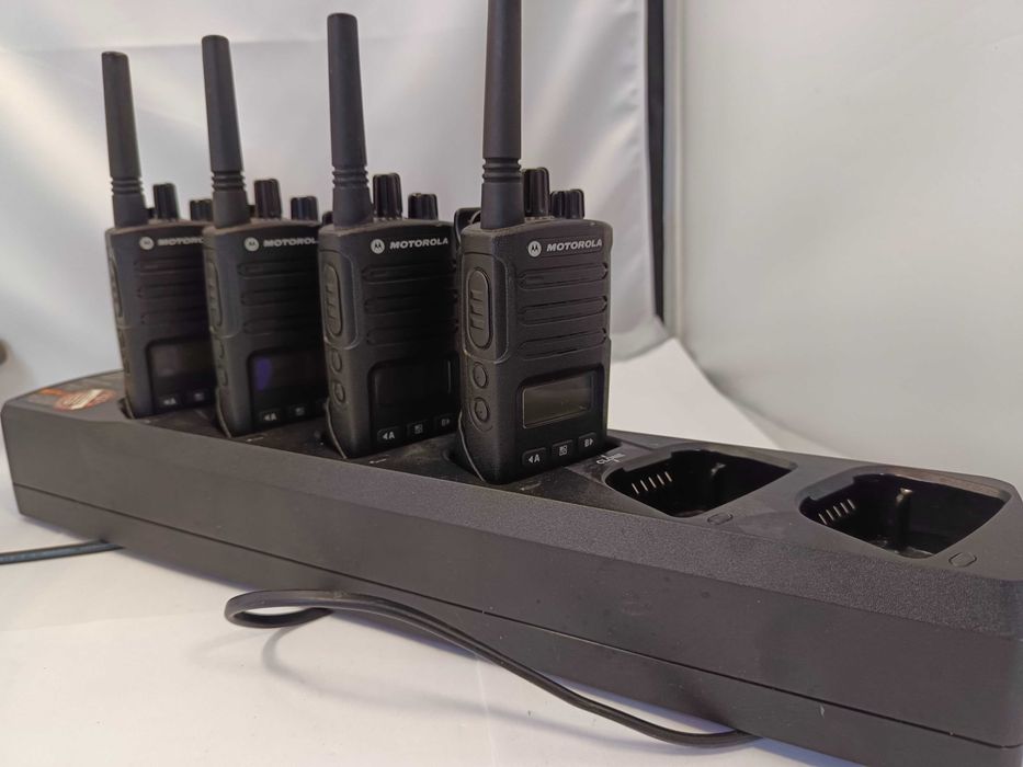 krótkofalówka motorola + stacja ładująca