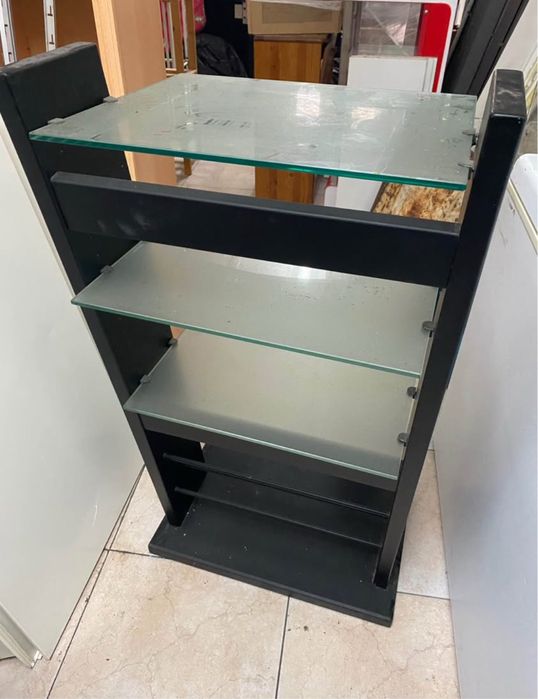 Móvel com prateleiras vidro