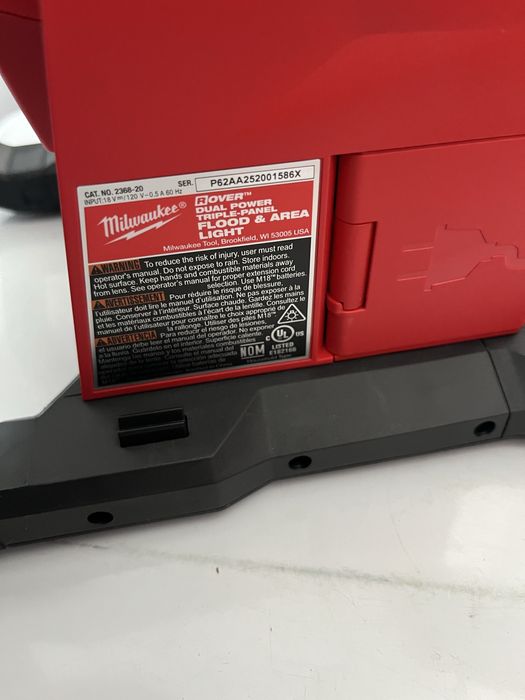 Прожектор -ліхтар milwaukee 2368-20  4500 люменів