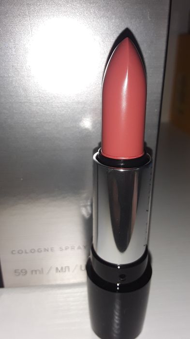 Szminka Coral Capitive semi matte