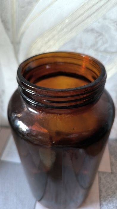 Продам банки с закруткою 1,5л і 2л. Толстое стекло. Темные